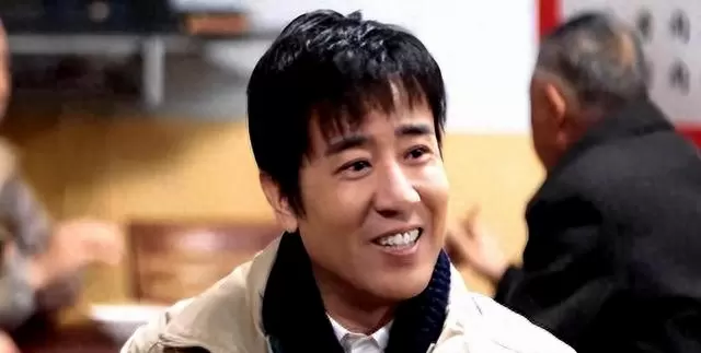 《黑夜告白》开播4集口碑升温，潘粤明王鹤棣双线演绎1997元龙里失踪案：现场图