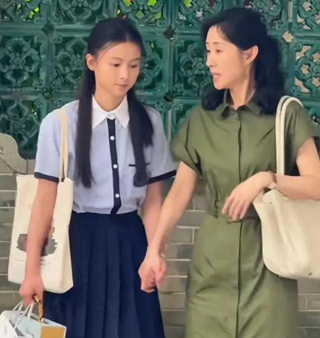 网红七七签约后首度参演《但愿人长久》与刘敏涛饰演母女：现场图